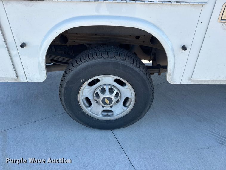 image for item GA9702 2013 Chevrolet Silverado 2500HD utility bed pickup truck