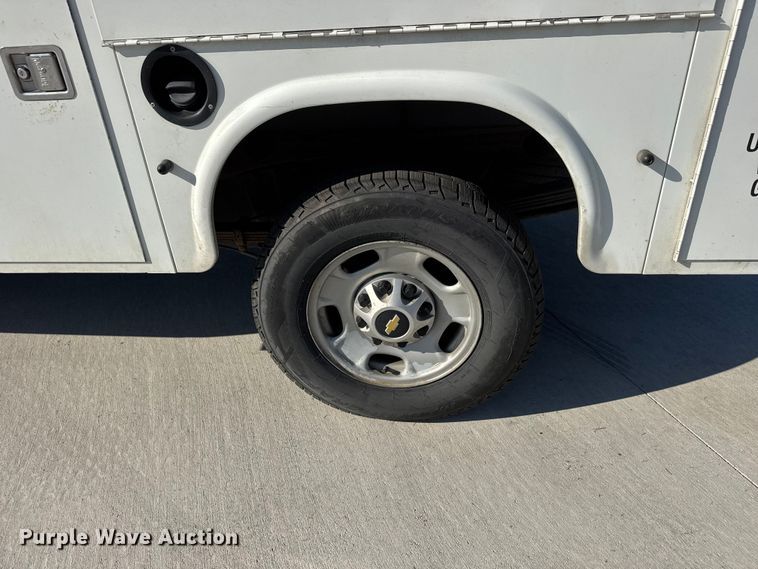 image for item GA9702 2013 Chevrolet Silverado 2500HD utility bed pickup truck