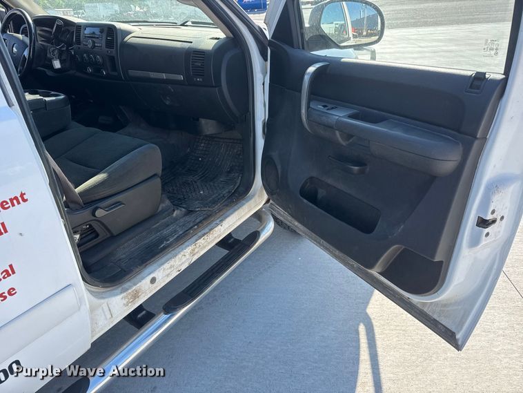 image for item GA9706 2008 Chevrolet Silverado 2500 HD Crew Cab pickup truck