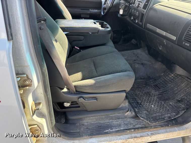 image for item GA9706 2008 Chevrolet Silverado 2500 HD Crew Cab pickup truck