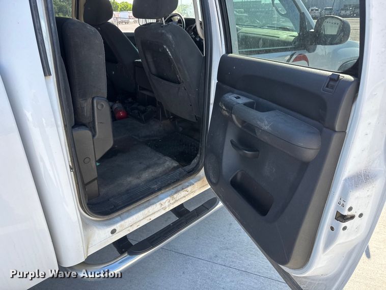 image for item GA9706 2008 Chevrolet Silverado 2500 HD Crew Cab pickup truck