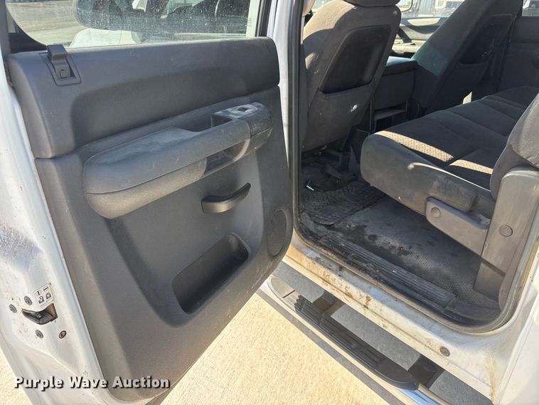 image for item GA9706 2008 Chevrolet Silverado 2500 HD Crew Cab pickup truck