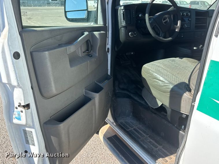 image for item GA9707 2017 GMC Savana 2500 delivery van