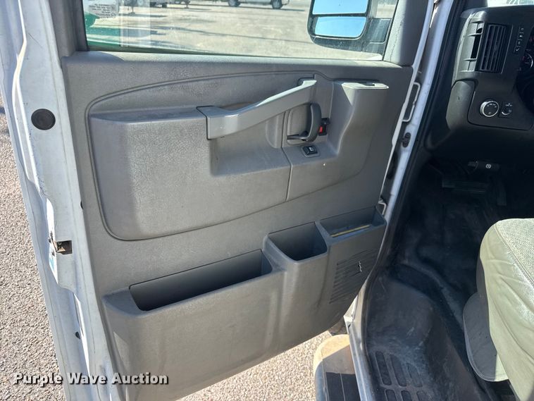 image for item GA9707 2017 GMC Savana 2500 delivery van