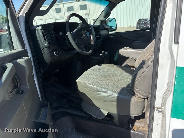 image for item GA9707 2017 GMC Savana 2500 delivery van
