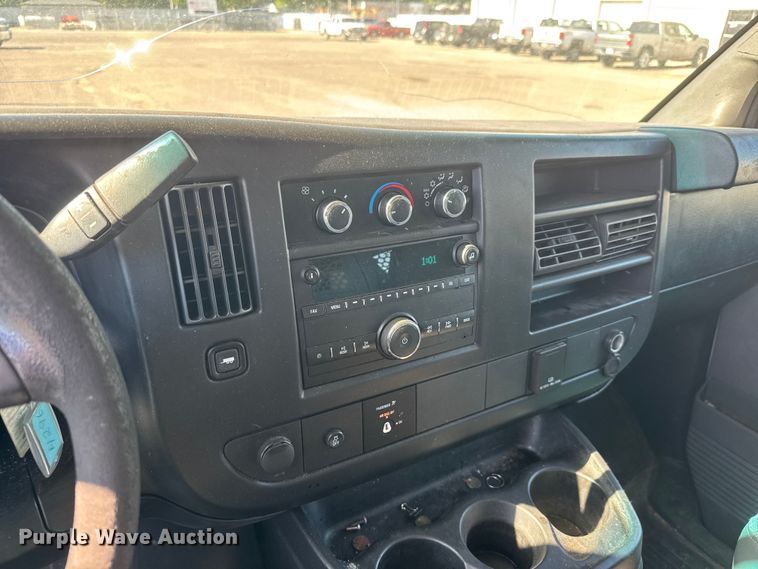 image for item GA9707 2017 GMC Savana 2500 delivery van