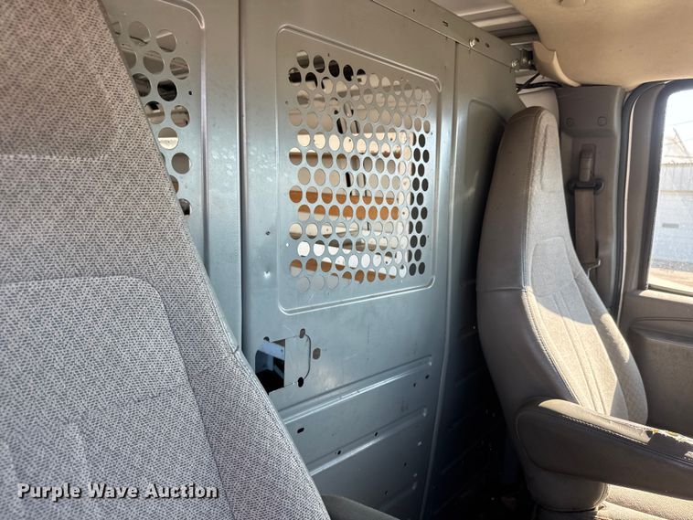 image for item GA9707 2017 GMC Savana 2500 delivery van