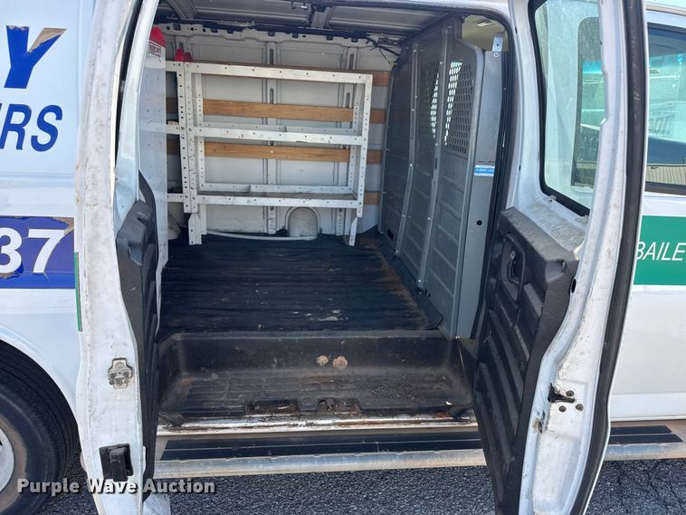 image for item GA9707 2017 GMC Savana 2500 delivery van