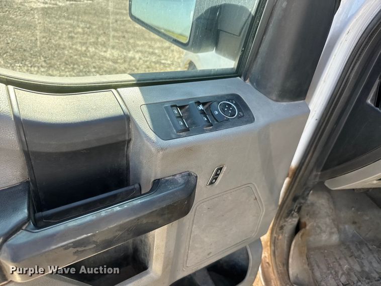 image for item MX9083 2019 Ford F150 Ext. Cab pickup truck