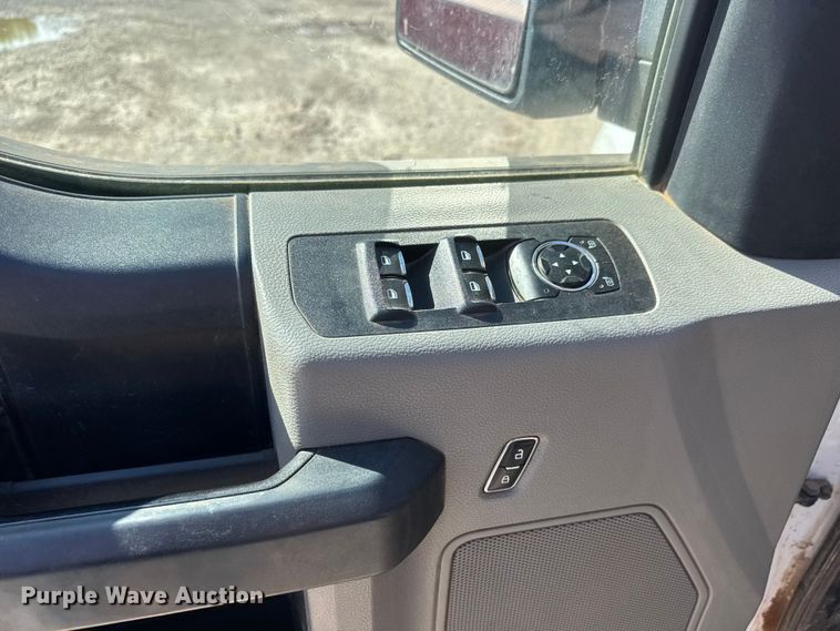 image for item MX9086 2020 Ford F150 Crew Cab pickup truck
