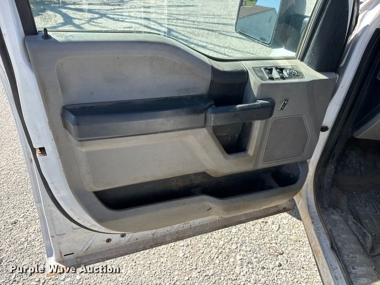image for item MX9087 2019 Ford F150 Crew Cab pickup truck