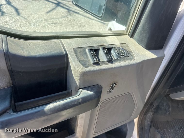 image for item MX9087 2019 Ford F150 Crew Cab pickup truck