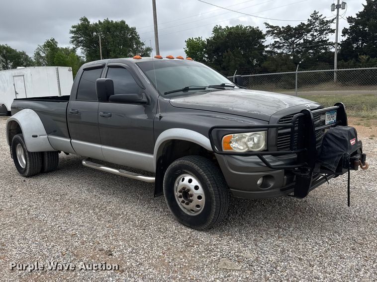 image for item MX9096 2004 Dodge Ram 3500 Crew Cab pickup truck