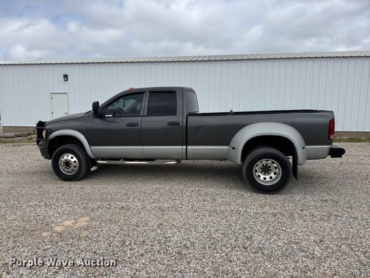 image for item MX9096 2004 Dodge Ram 3500 Crew Cab pickup truck