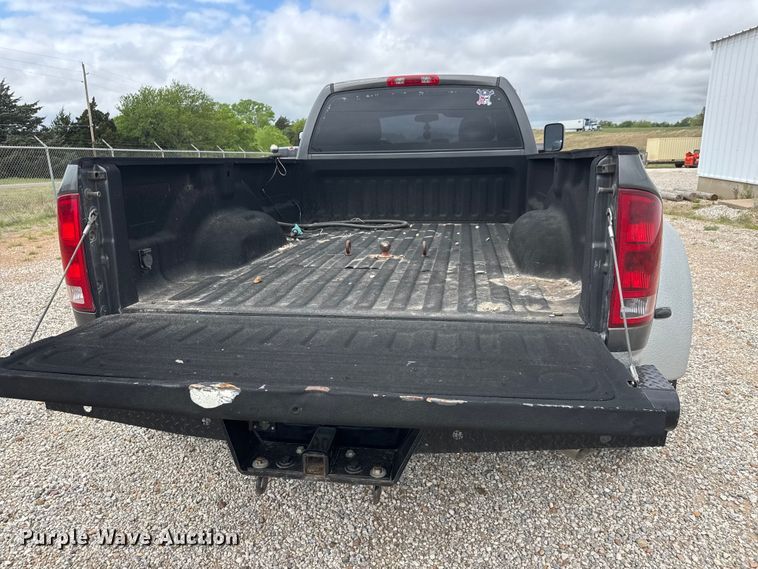 image for item MX9096 2004 Dodge Ram 3500 Crew Cab pickup truck