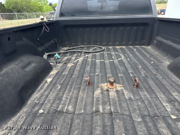 image for item MX9096 2004 Dodge Ram 3500 Crew Cab pickup truck