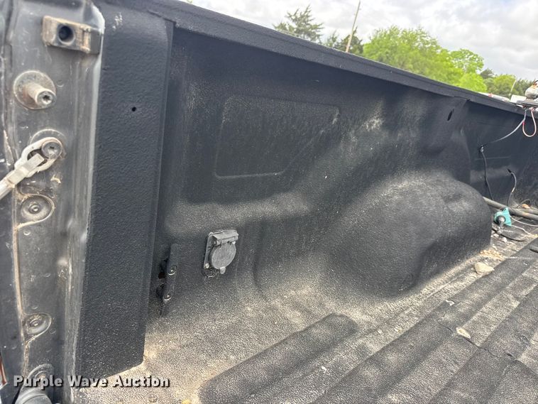 image for item MX9096 2004 Dodge Ram 3500 Crew Cab pickup truck