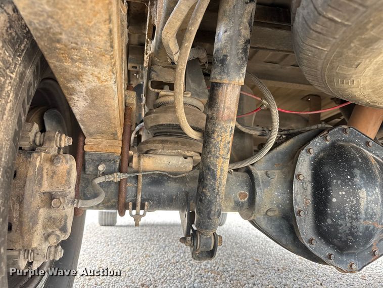 image for item MX9096 2004 Dodge Ram 3500 Crew Cab pickup truck