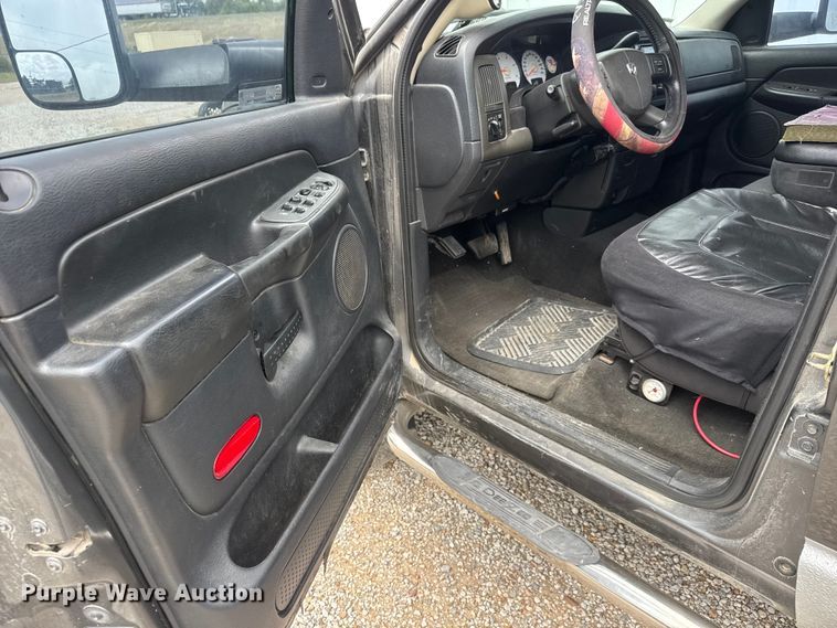 image for item MX9096 2004 Dodge Ram 3500 Crew Cab pickup truck