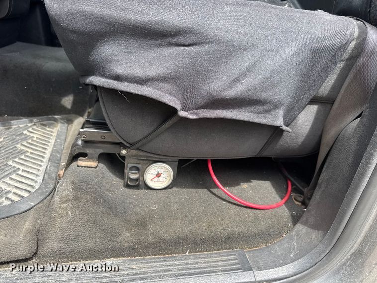 image for item MX9096 2004 Dodge Ram 3500 Crew Cab pickup truck