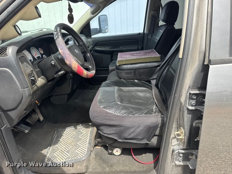 image for item MX9096 2004 Dodge Ram 3500 Crew Cab pickup truck