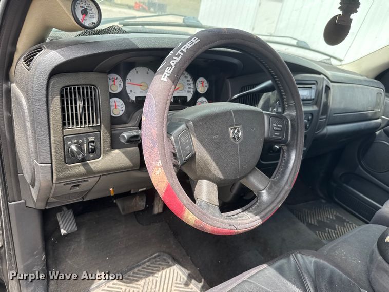 image for item MX9096 2004 Dodge Ram 3500 Crew Cab pickup truck