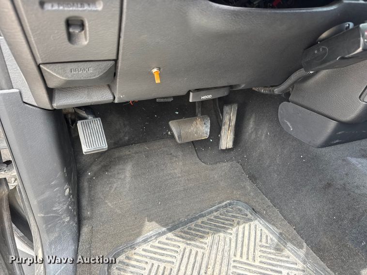 image for item MX9096 2004 Dodge Ram 3500 Crew Cab pickup truck