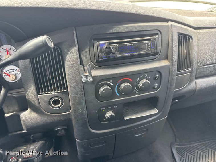 image for item MX9096 2004 Dodge Ram 3500 Crew Cab pickup truck