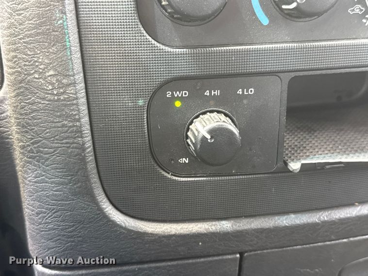 image for item MX9096 2004 Dodge Ram 3500 Crew Cab pickup truck