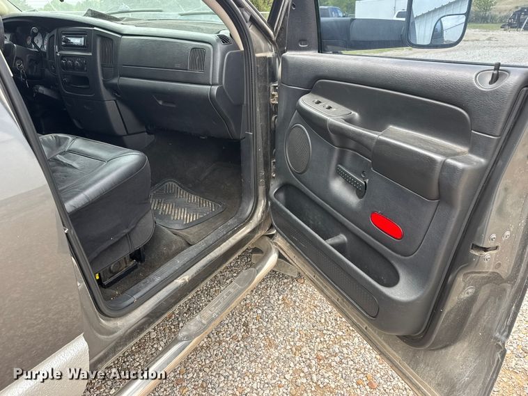 image for item MX9096 2004 Dodge Ram 3500 Crew Cab pickup truck