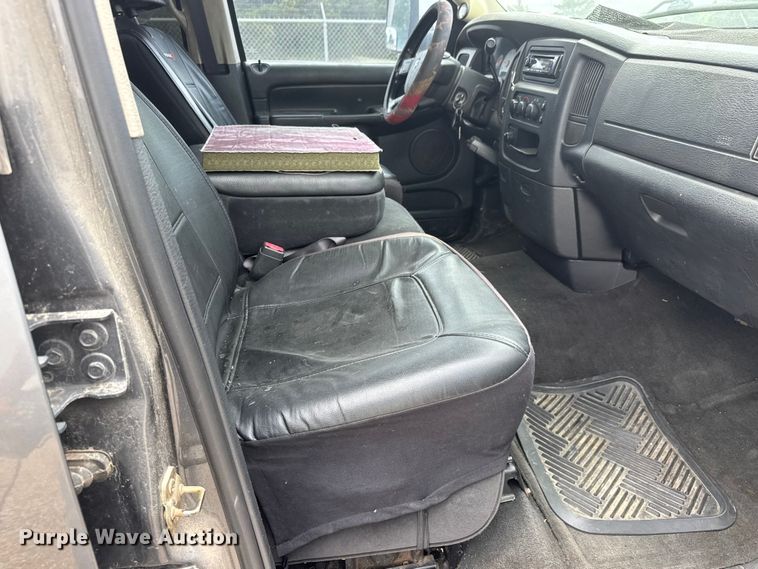 image for item MX9096 2004 Dodge Ram 3500 Crew Cab pickup truck