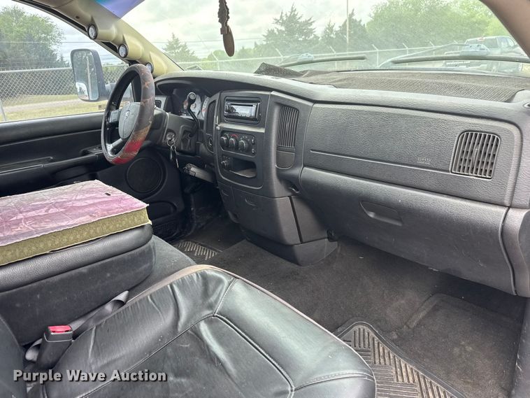 image for item MX9096 2004 Dodge Ram 3500 Crew Cab pickup truck