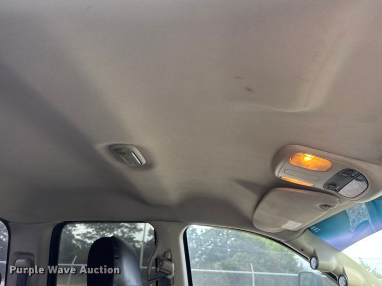 image for item MX9096 2004 Dodge Ram 3500 Crew Cab pickup truck