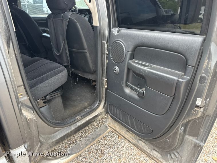 image for item MX9096 2004 Dodge Ram 3500 Crew Cab pickup truck