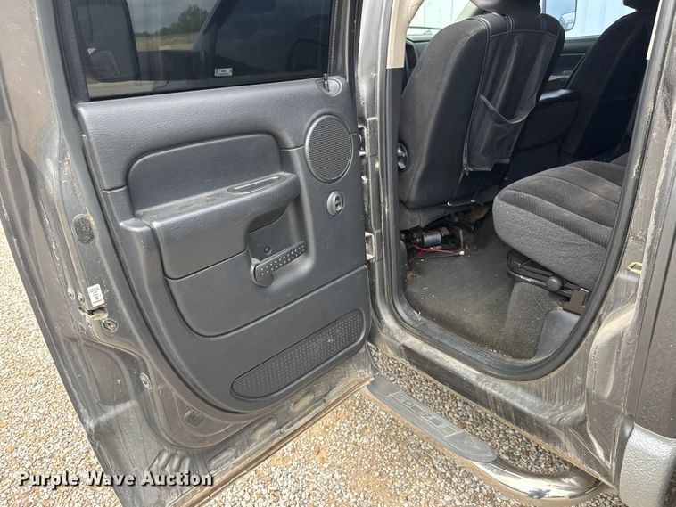 image for item MX9096 2004 Dodge Ram 3500 Crew Cab pickup truck