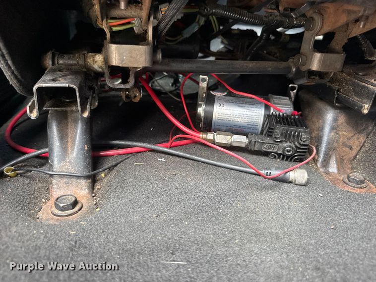 image for item MX9096 2004 Dodge Ram 3500 Crew Cab pickup truck