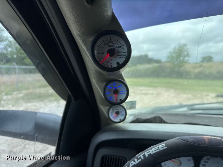 image for item MX9096 2004 Dodge Ram 3500 Crew Cab pickup truck