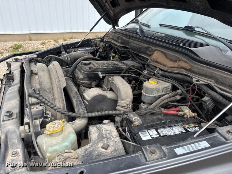 image for item MX9096 2004 Dodge Ram 3500 Crew Cab pickup truck