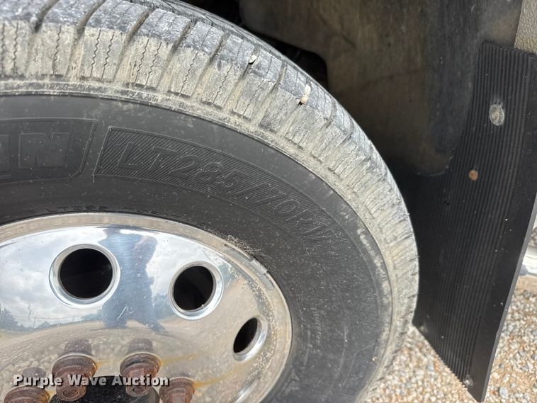 image for item MX9096 2004 Dodge Ram 3500 Crew Cab pickup truck