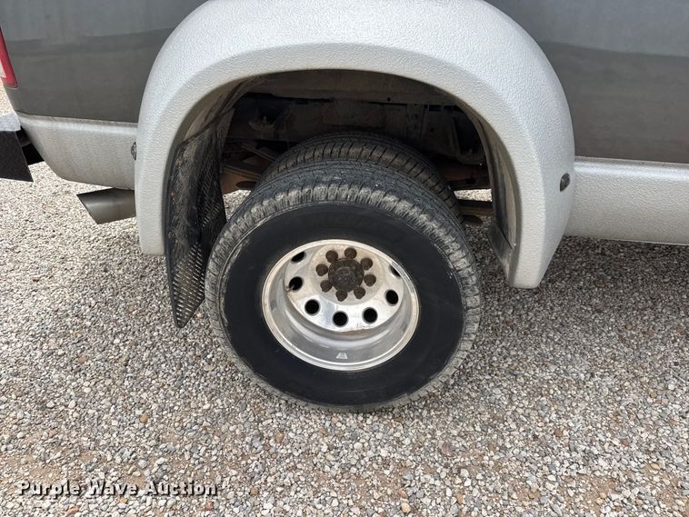 image for item MX9096 2004 Dodge Ram 3500 Crew Cab pickup truck