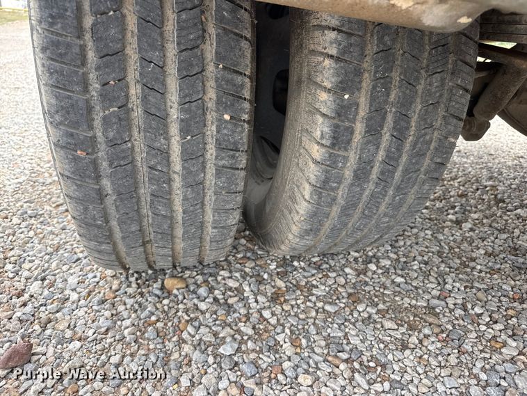 image for item MX9096 2004 Dodge Ram 3500 Crew Cab pickup truck