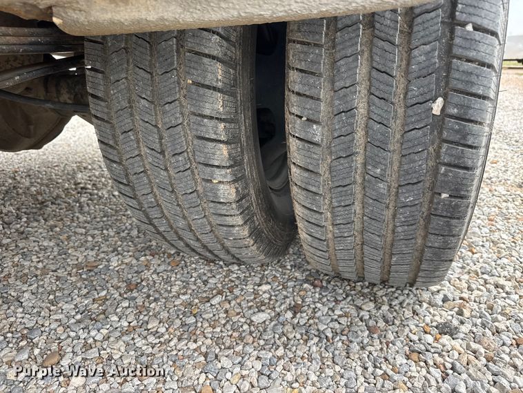 image for item MX9096 2004 Dodge Ram 3500 Crew Cab pickup truck