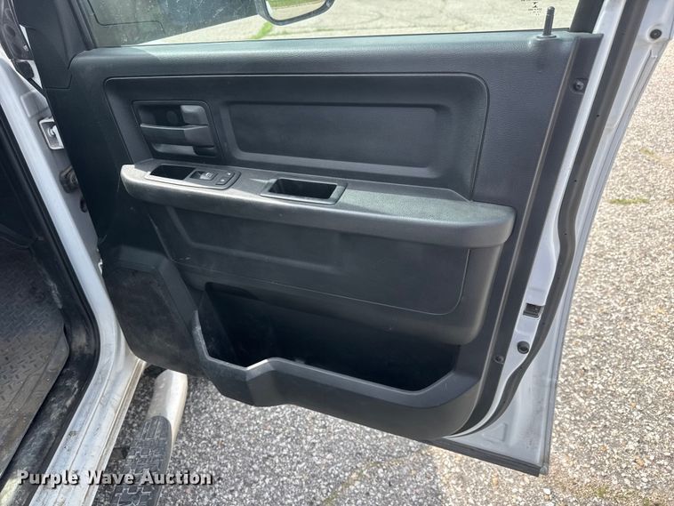 image for item MX9163 2015 RAM 2500 Crew Cab utility bed pickup truck