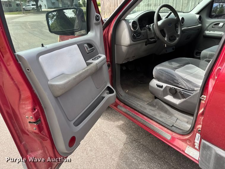 image for item MX9175 2004 Ford Expedition SUV