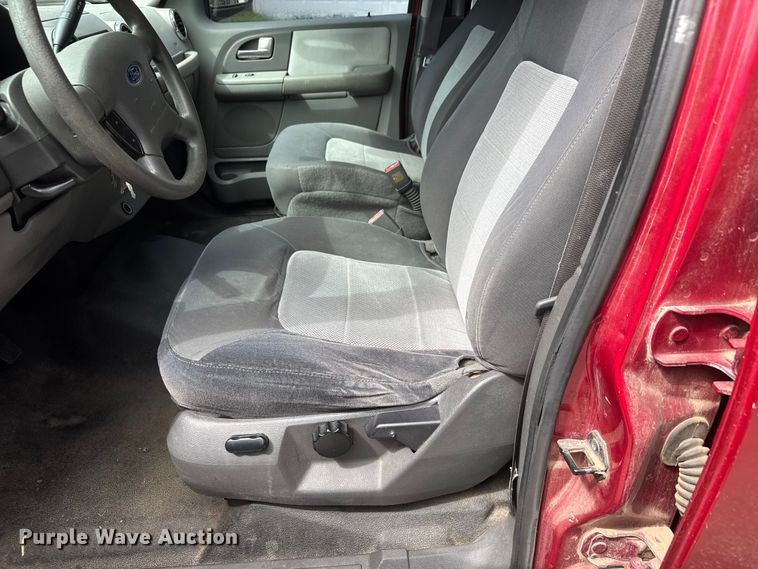 image for item MX9175 2004 Ford Expedition SUV