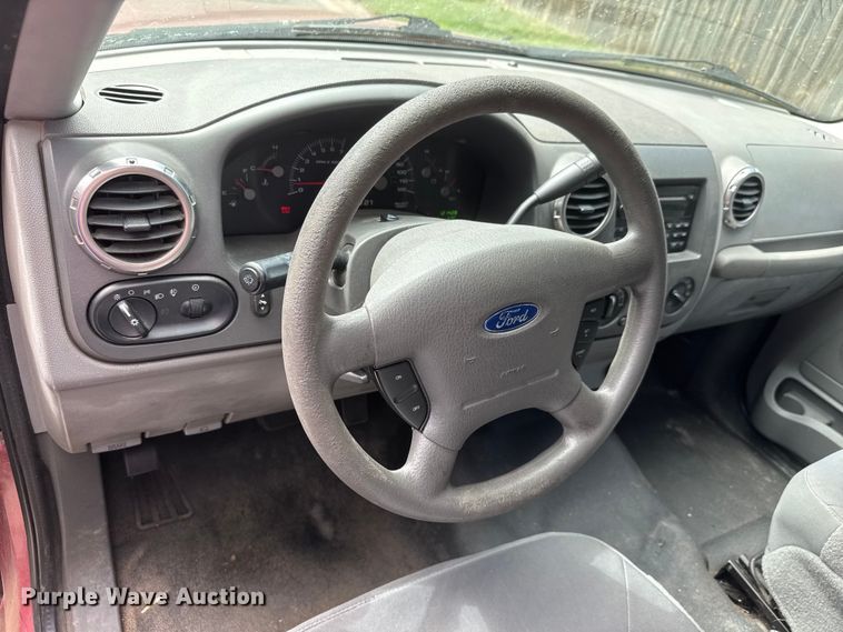 image for item MX9175 2004 Ford Expedition SUV