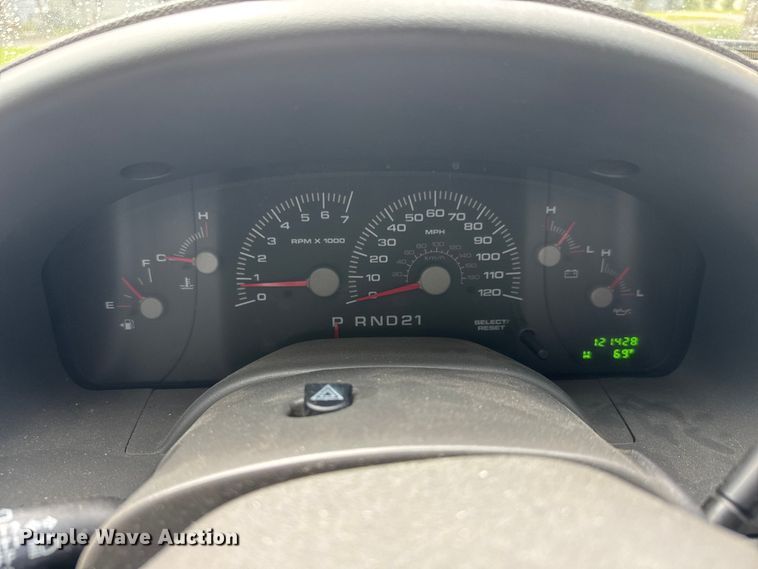 image for item MX9175 2004 Ford Expedition SUV
