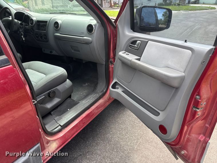 image for item MX9175 2004 Ford Expedition SUV