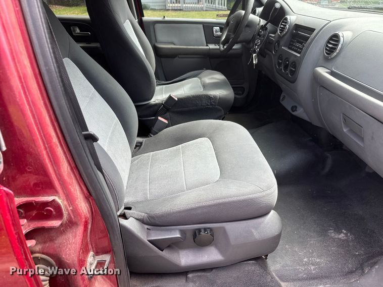 image for item MX9175 2004 Ford Expedition SUV