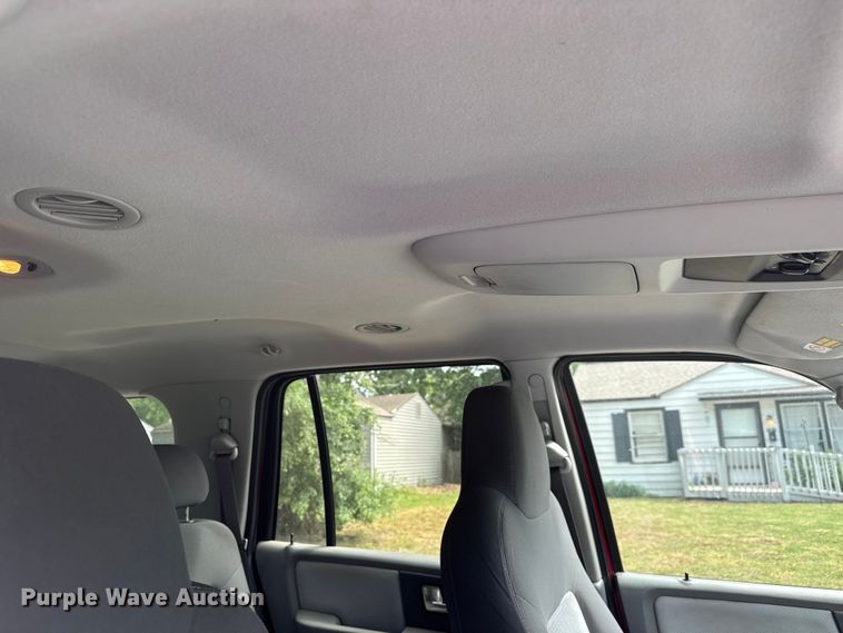 image for item MX9175 2004 Ford Expedition SUV